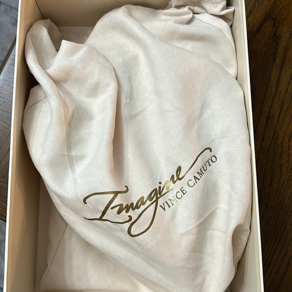 Vince Camuto Bridal heels - Picture 9 of 10